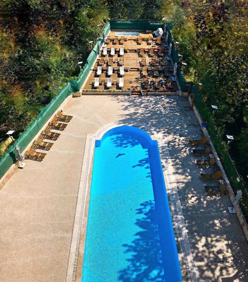 Cevahir Hotel Istanbul Asia Экстерьер фото The swimming pool at the hotel