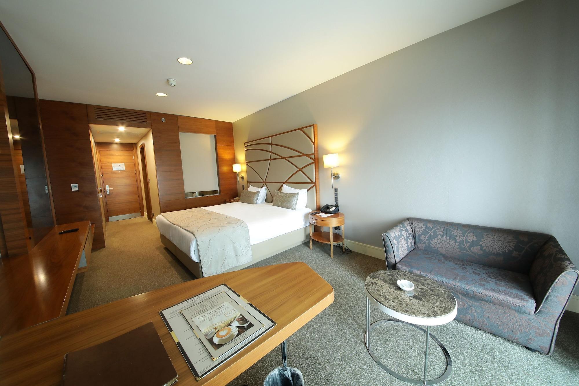 Cevahir Hotel Istanbul Asia Экстерьер фото A room at the hotel