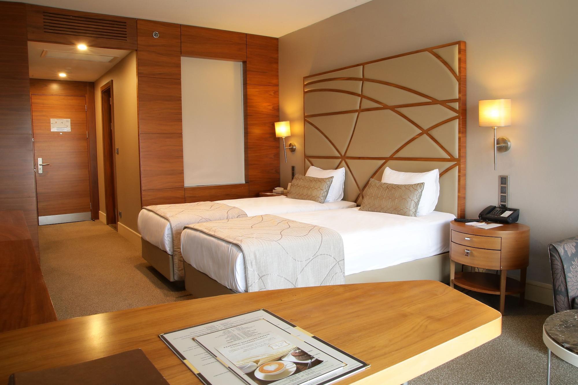 Cevahir Hotel Istanbul Asia Экстерьер фото A room at the hotel