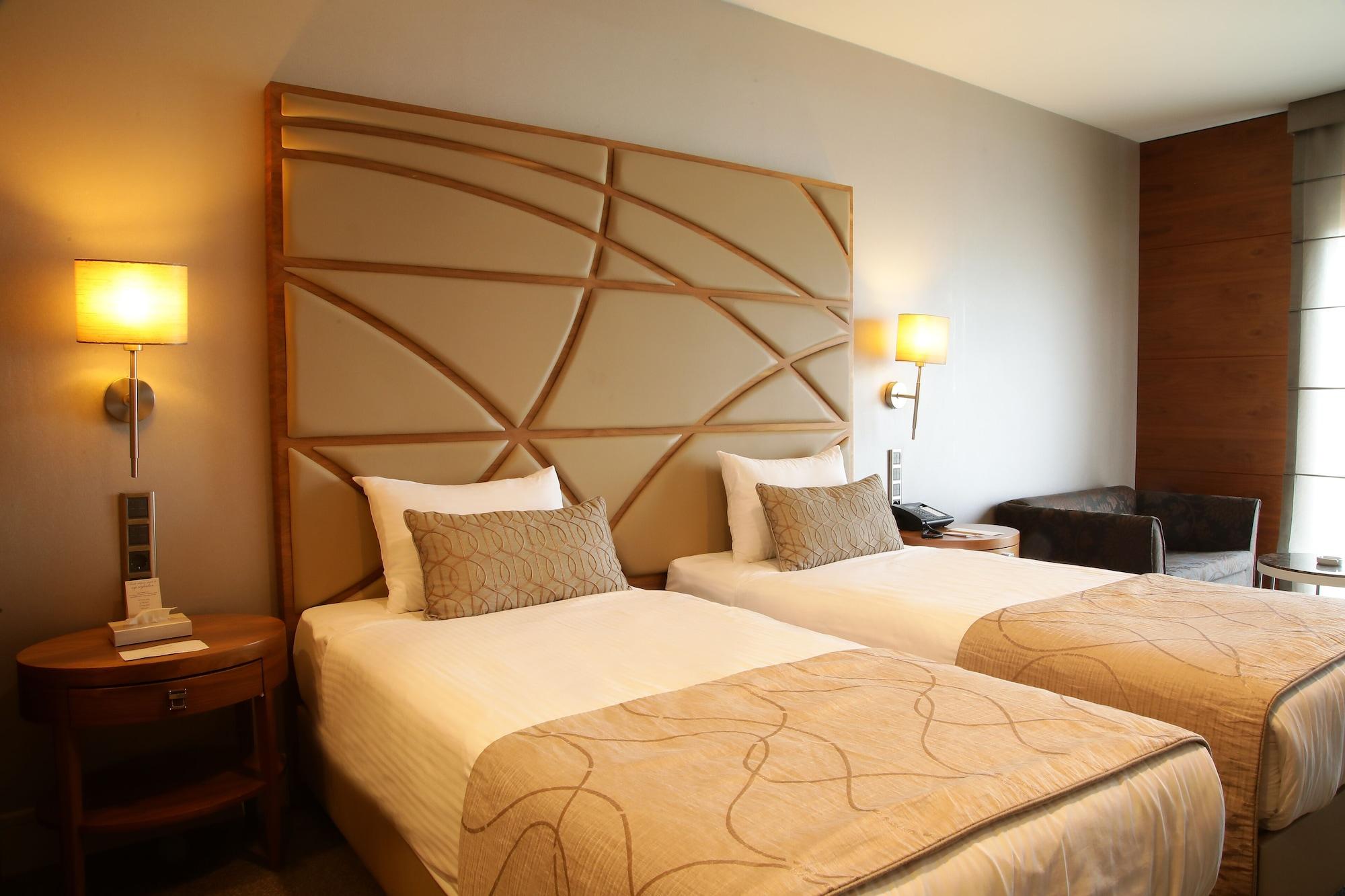 Cevahir Hotel Istanbul Asia Экстерьер фото A room at the hotel