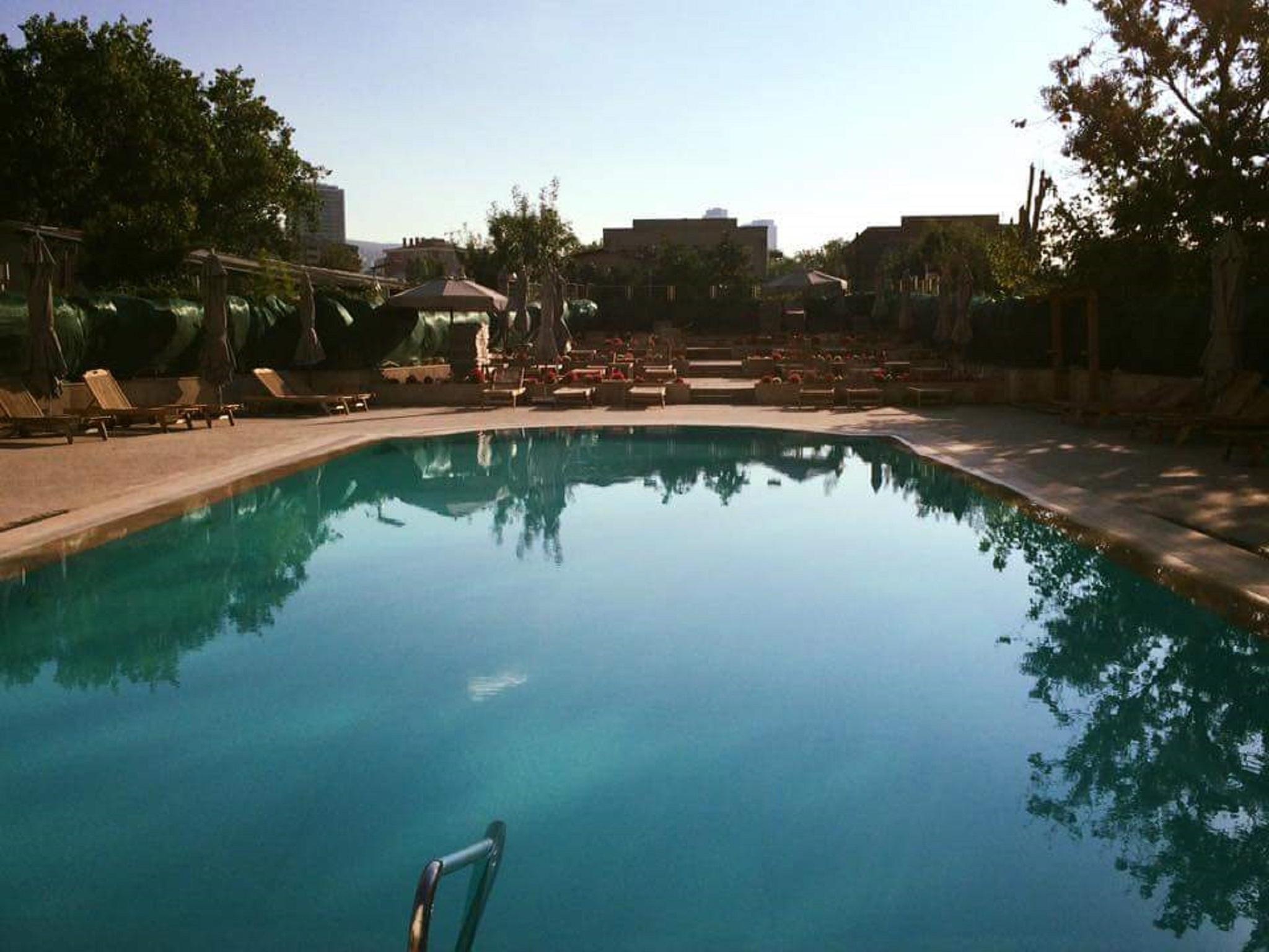 Cevahir Hotel Istanbul Asia Экстерьер фото The swimming pool at the hotel