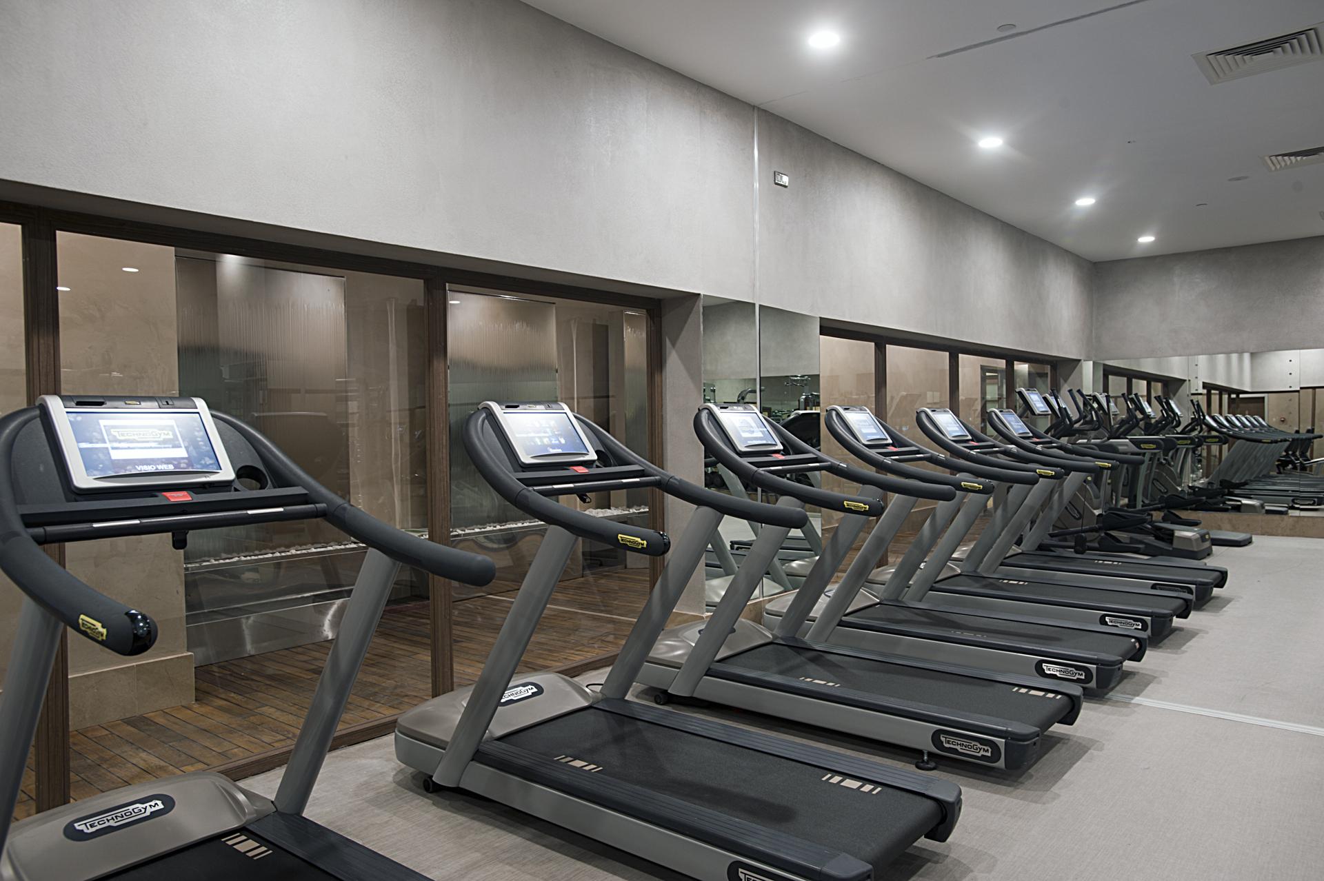 Cevahir Hotel Istanbul Asia Экстерьер фото Treadmills in a gym