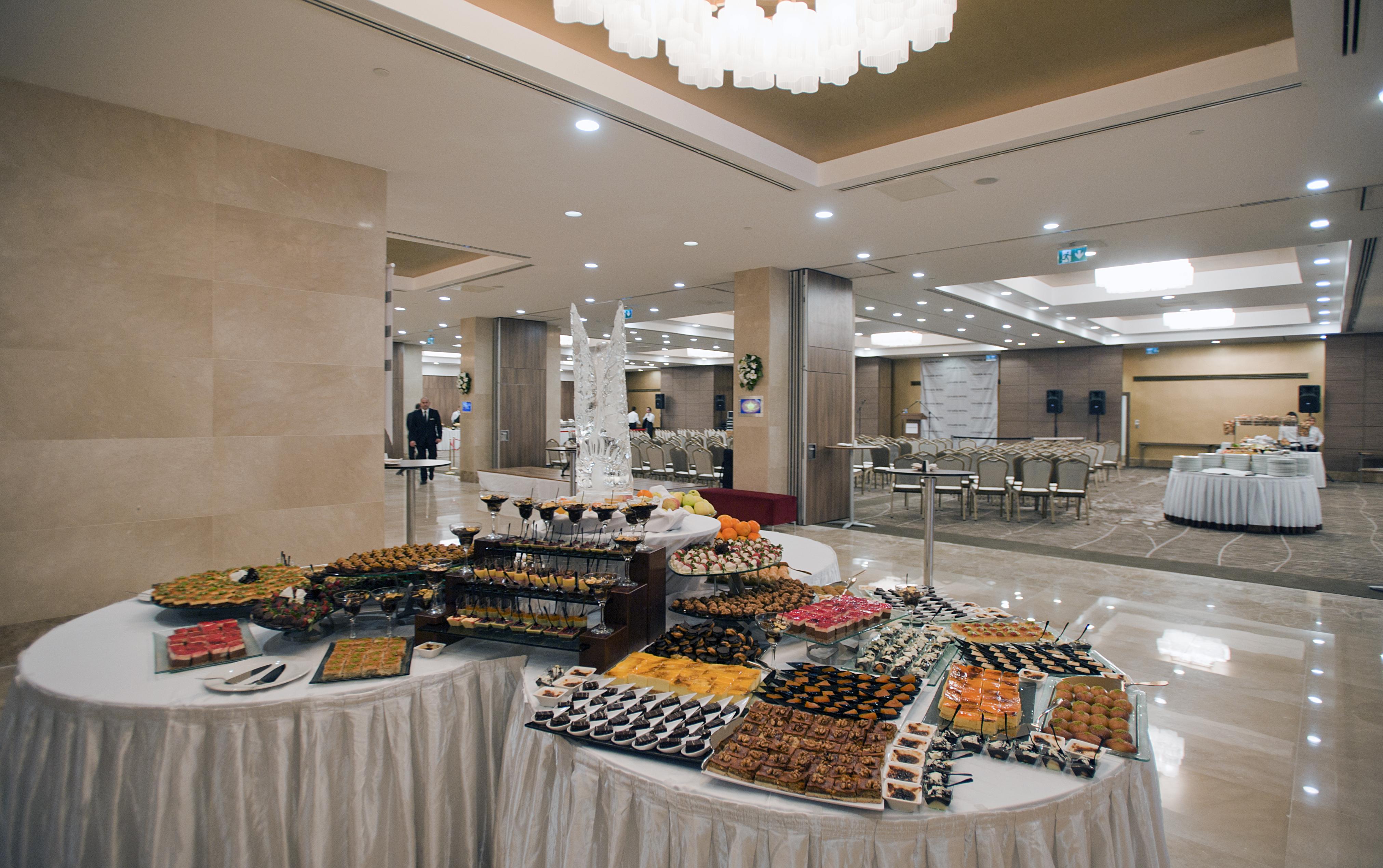 Cevahir Hotel Istanbul Asia Экстерьер фото A buffet at a hotel
