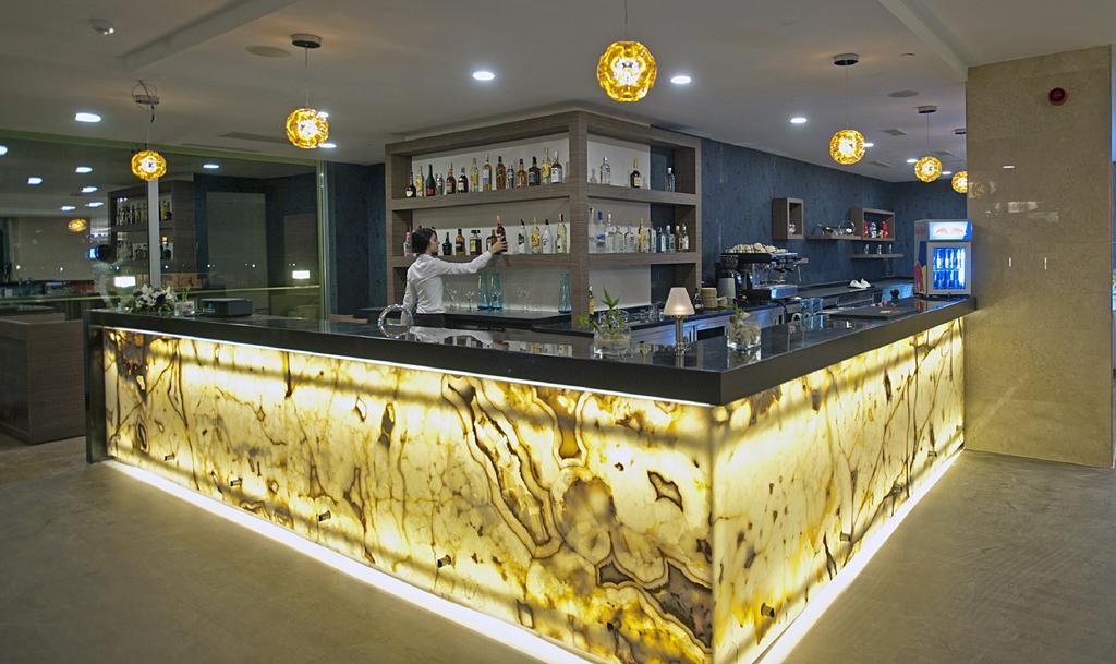 Cevahir Hotel Istanbul Asia Экстерьер фото A bar made of translucent stone