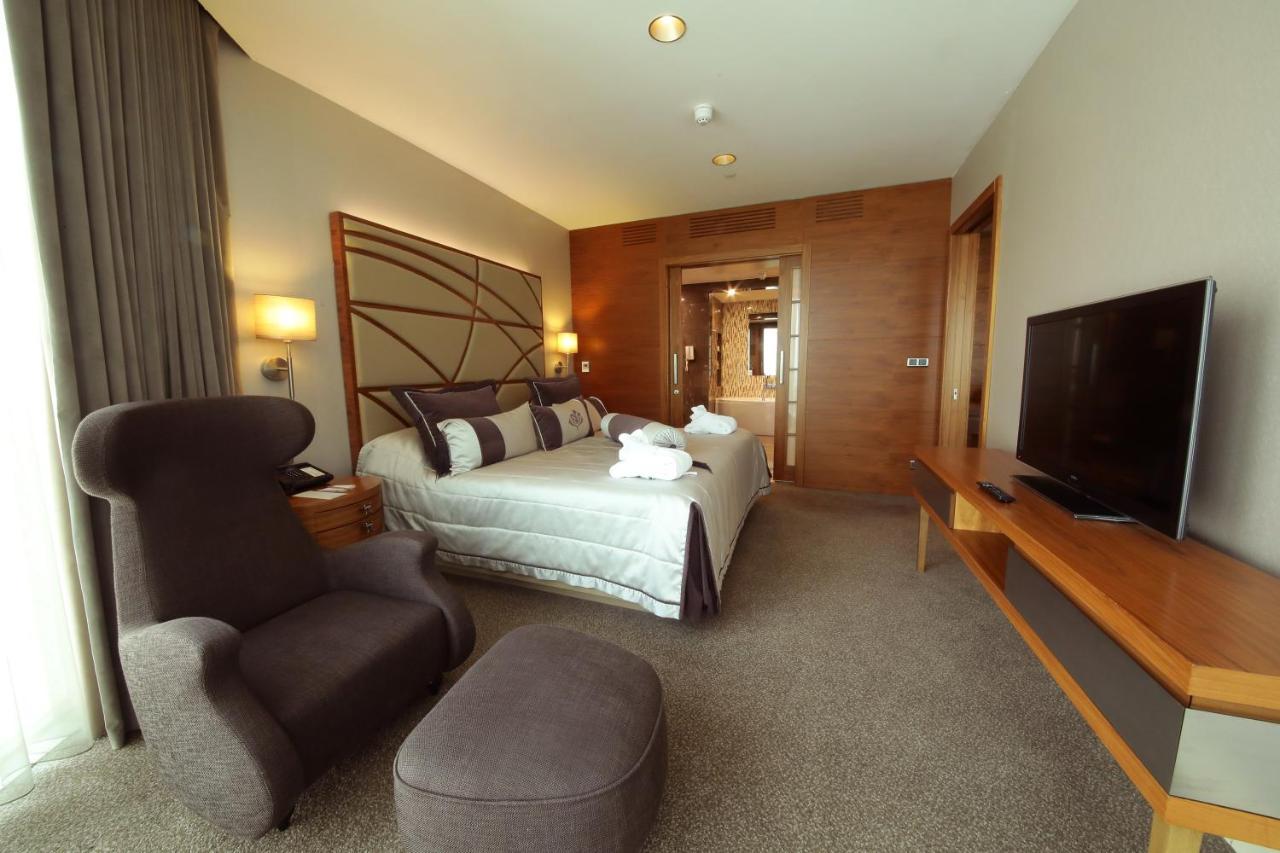Cevahir Hotel Istanbul Asia Экстерьер фото A room at the hotel