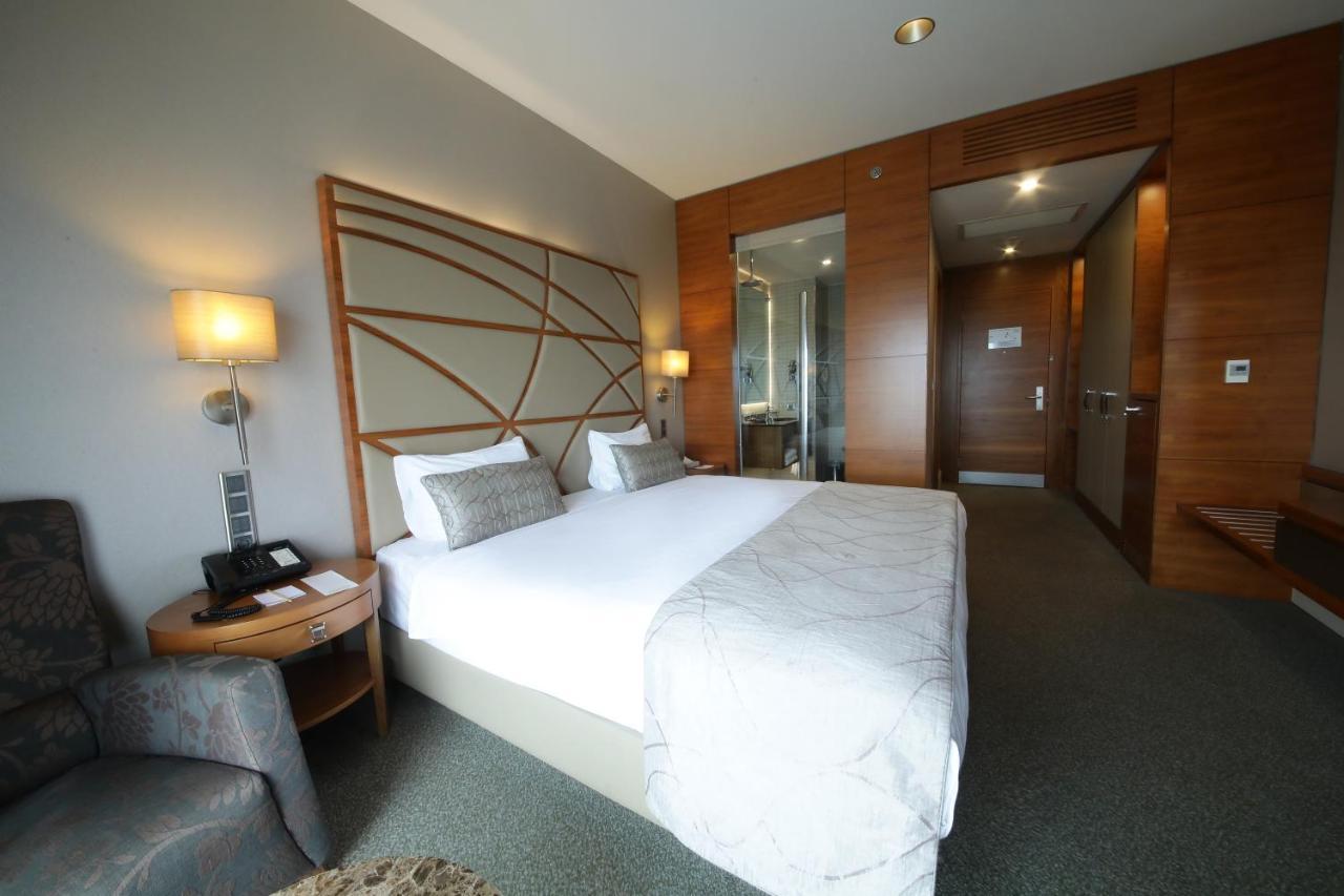 Cevahir Hotel Istanbul Asia Экстерьер фото A room at the hotel