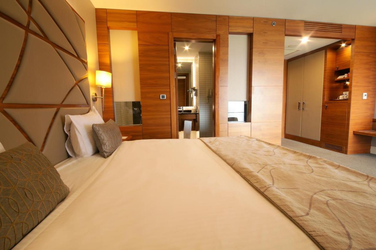 Cevahir Hotel Istanbul Asia Экстерьер фото A bedroom at the hotel